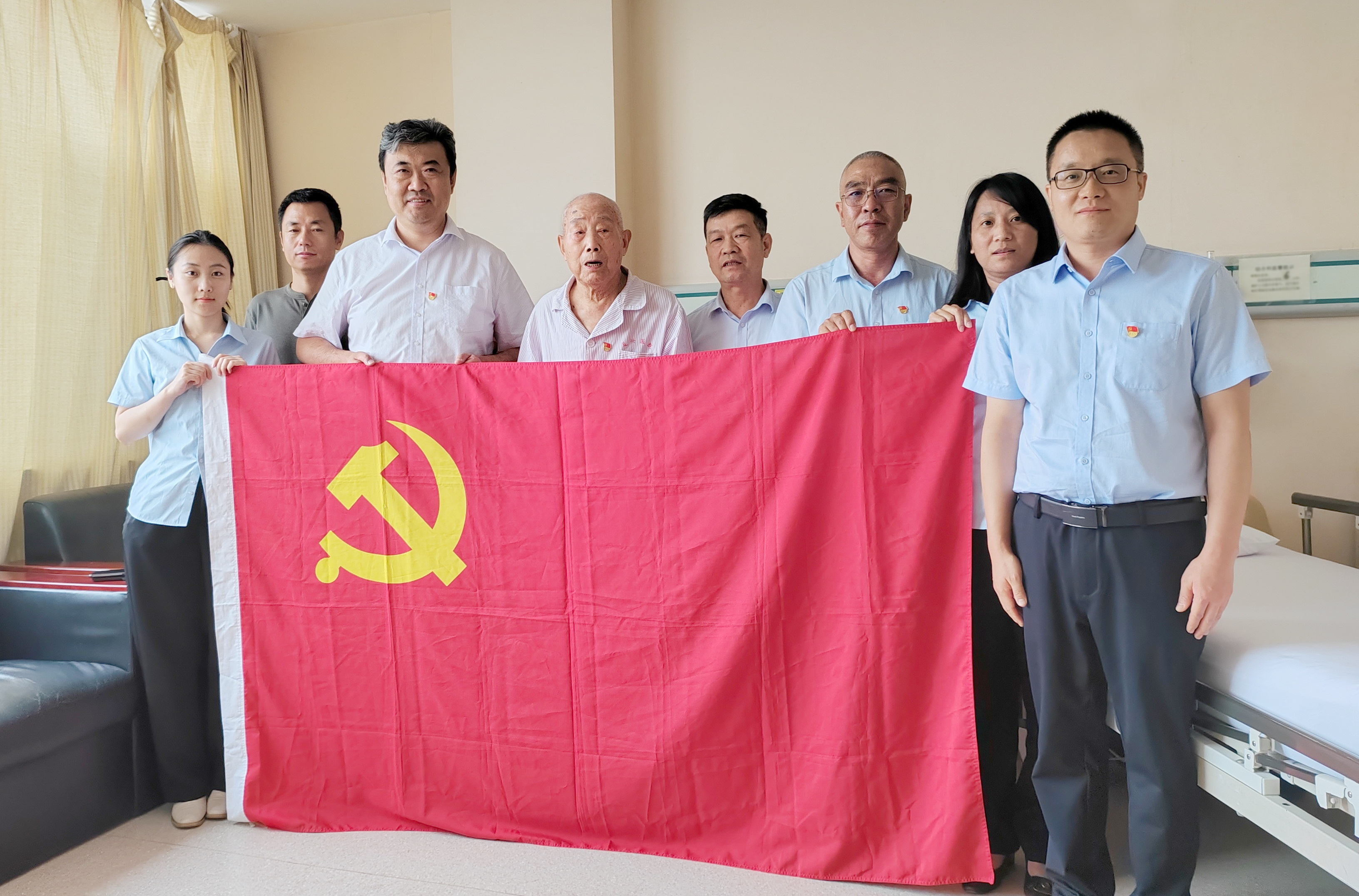 金屬公司黨總支開(kāi)展“八一” 慰問(wèn)活動(dòng)——講烽火故事傳薪火、聽(tīng)行走黨課潤(rùn)初心